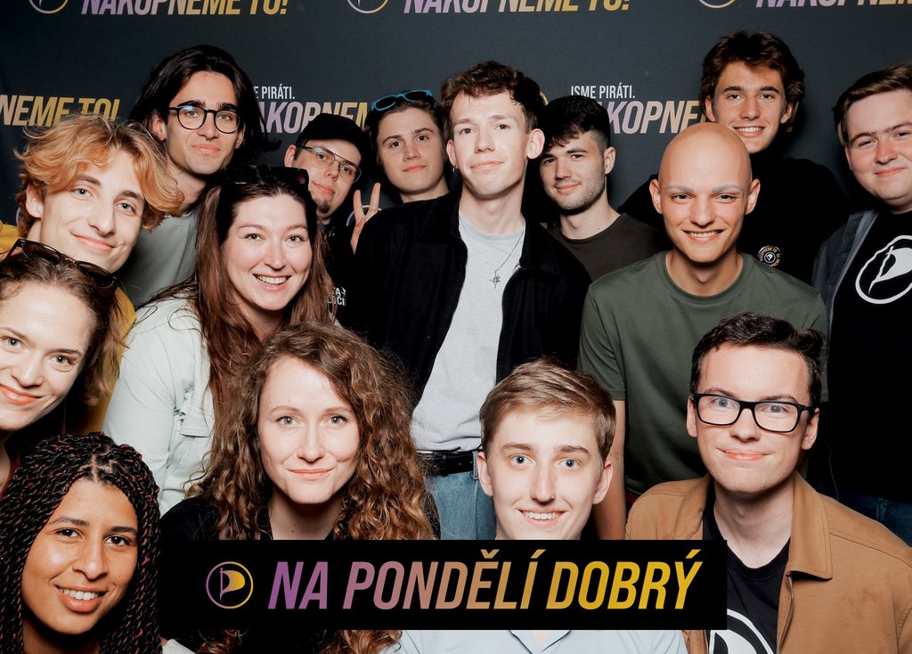 Nakopneme to! Piráti zahájili kampaň za účasti Mladého Pirátstva.