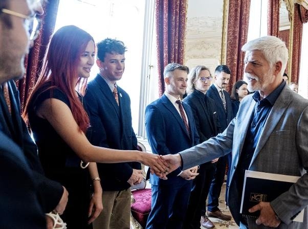 Komentář Kristiána Sušera: Prezident se sešel se všemi mládežnickými politickými organizacemi parlamentních stran.